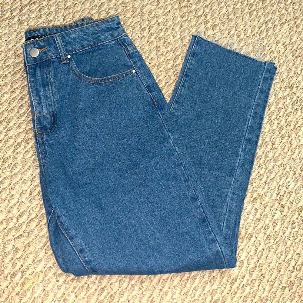 BOOHOO Petite Straight Leg Frayed Hem Jeans- US 2